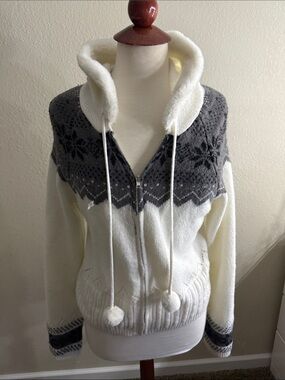 Cozy White Hooded Zip Sweater with Gray Nordic Yoke